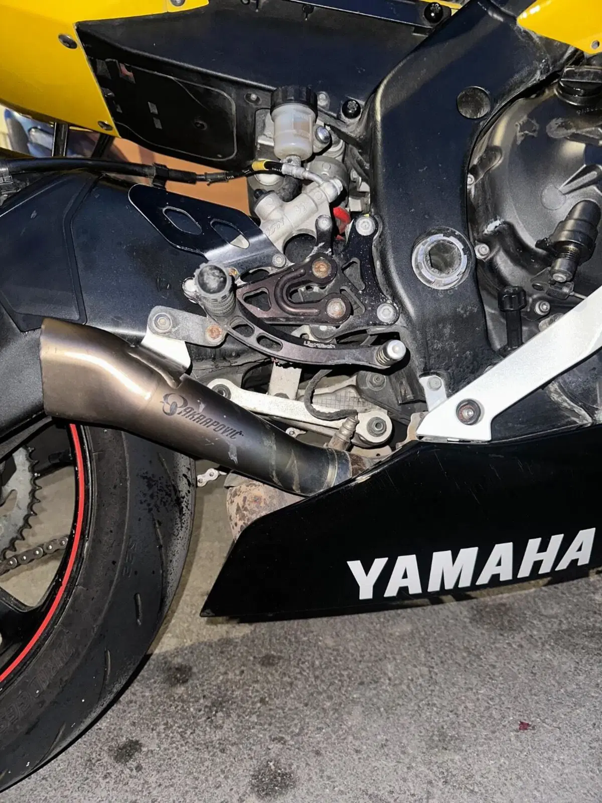 Yamaha YZF R6 (2006 - 07) (9)