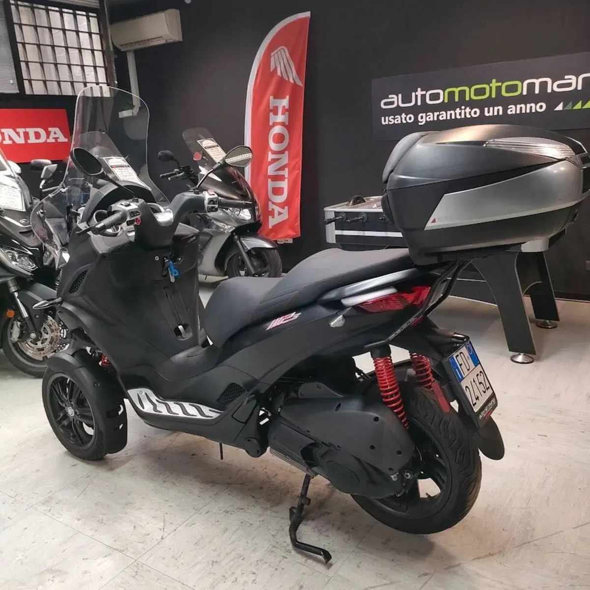 Piaggio MP3 300 ABS Hpe (2021 - 24) (3)