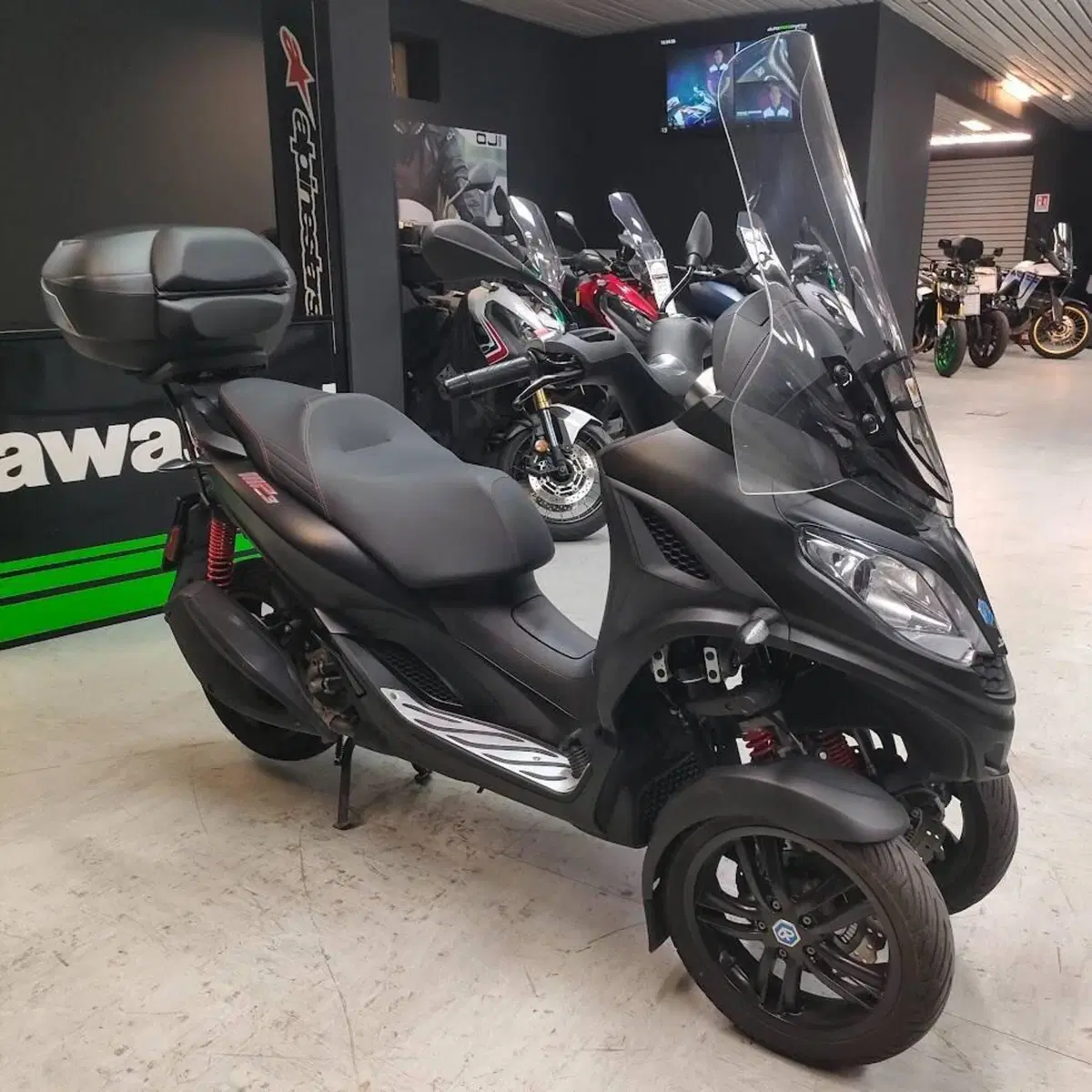 Piaggio MP3 300 ABS Hpe (2021 - 24) (2)