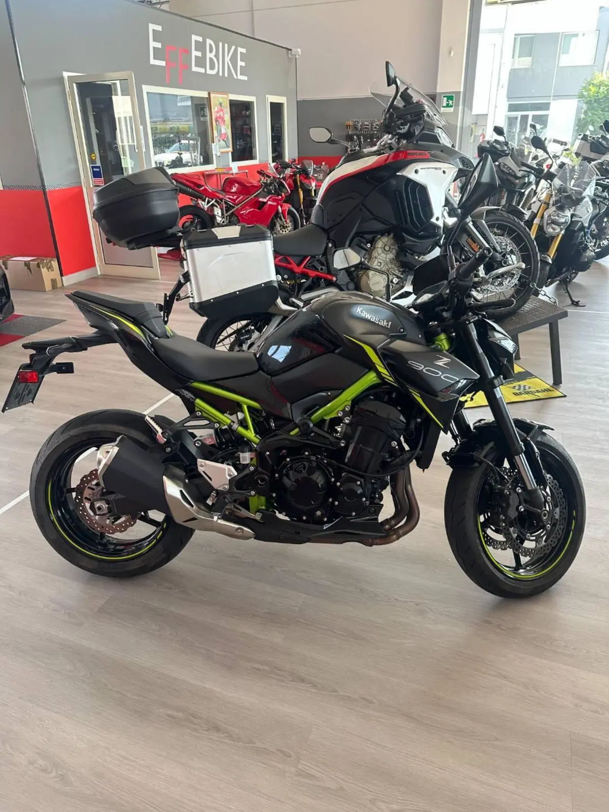 Kawasaki Z 900 (2021 - 24) (2)
