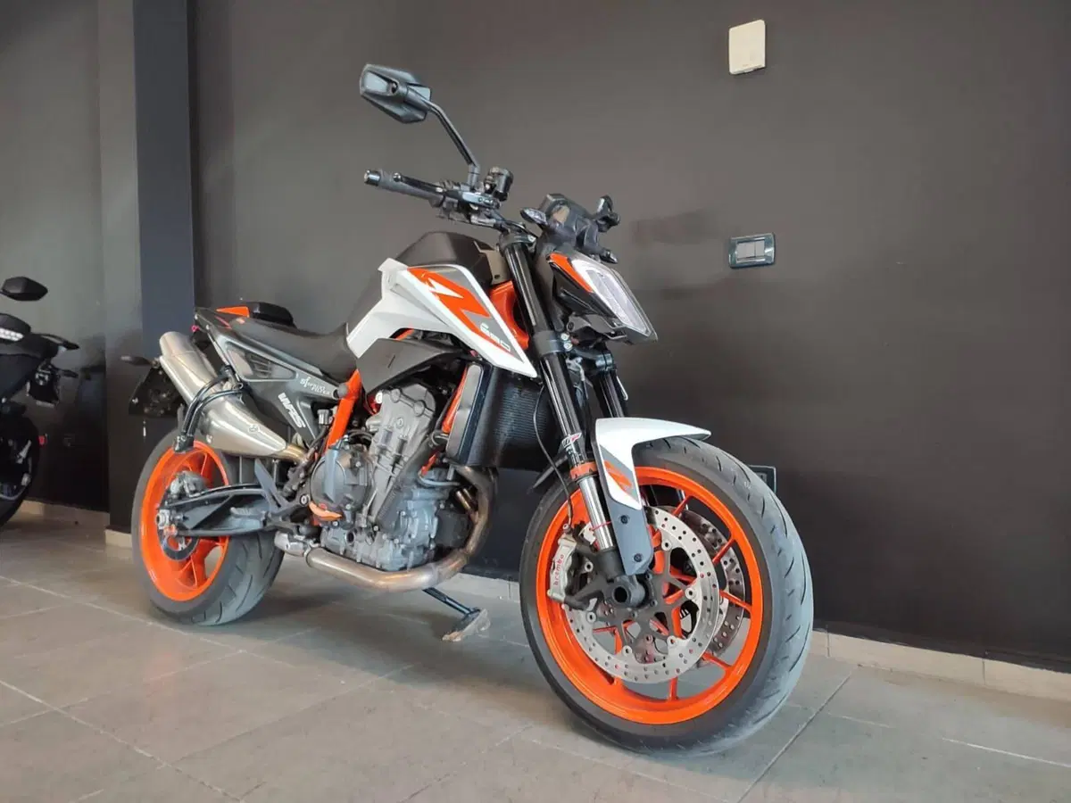 KTM 890 Duke (2021 - 23) (4)