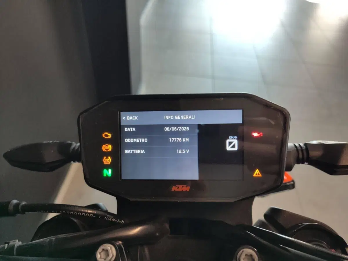KTM 890 Duke (2021 - 23) (5)