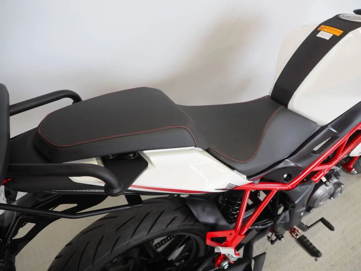 Benelli BN 125 (2021 - 25) (4)