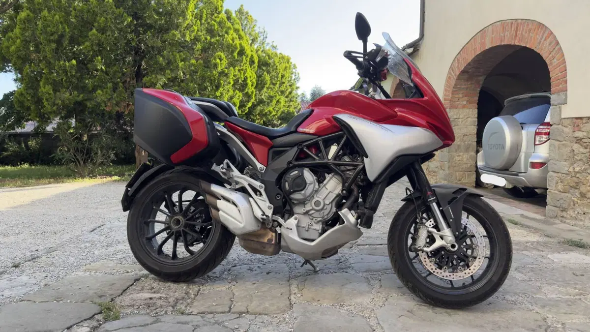 MV Agusta Turismo Veloce 800 (2014 - 16) (2)