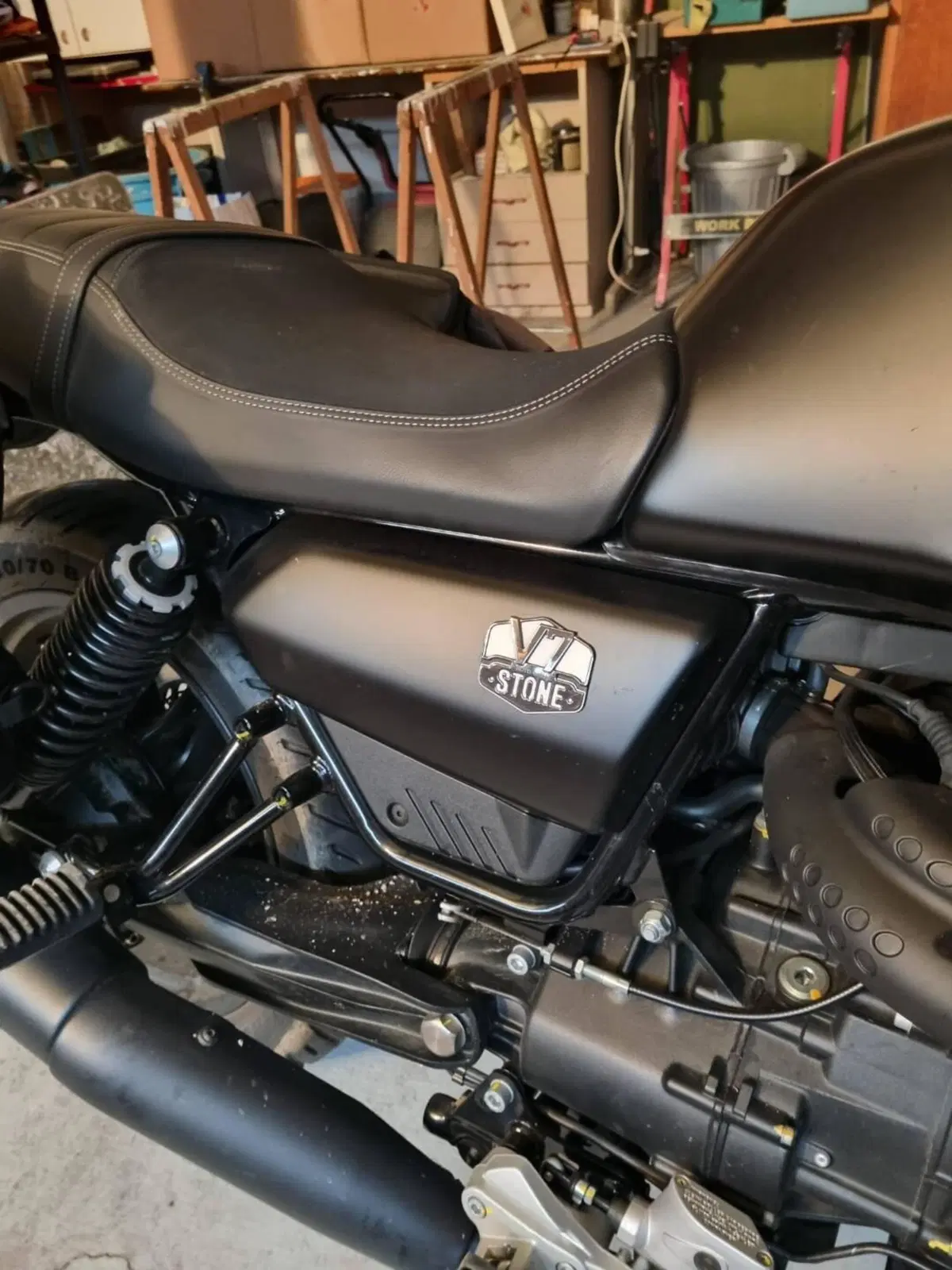 Moto Guzzi V7 Stone (2021 - 24) (4)