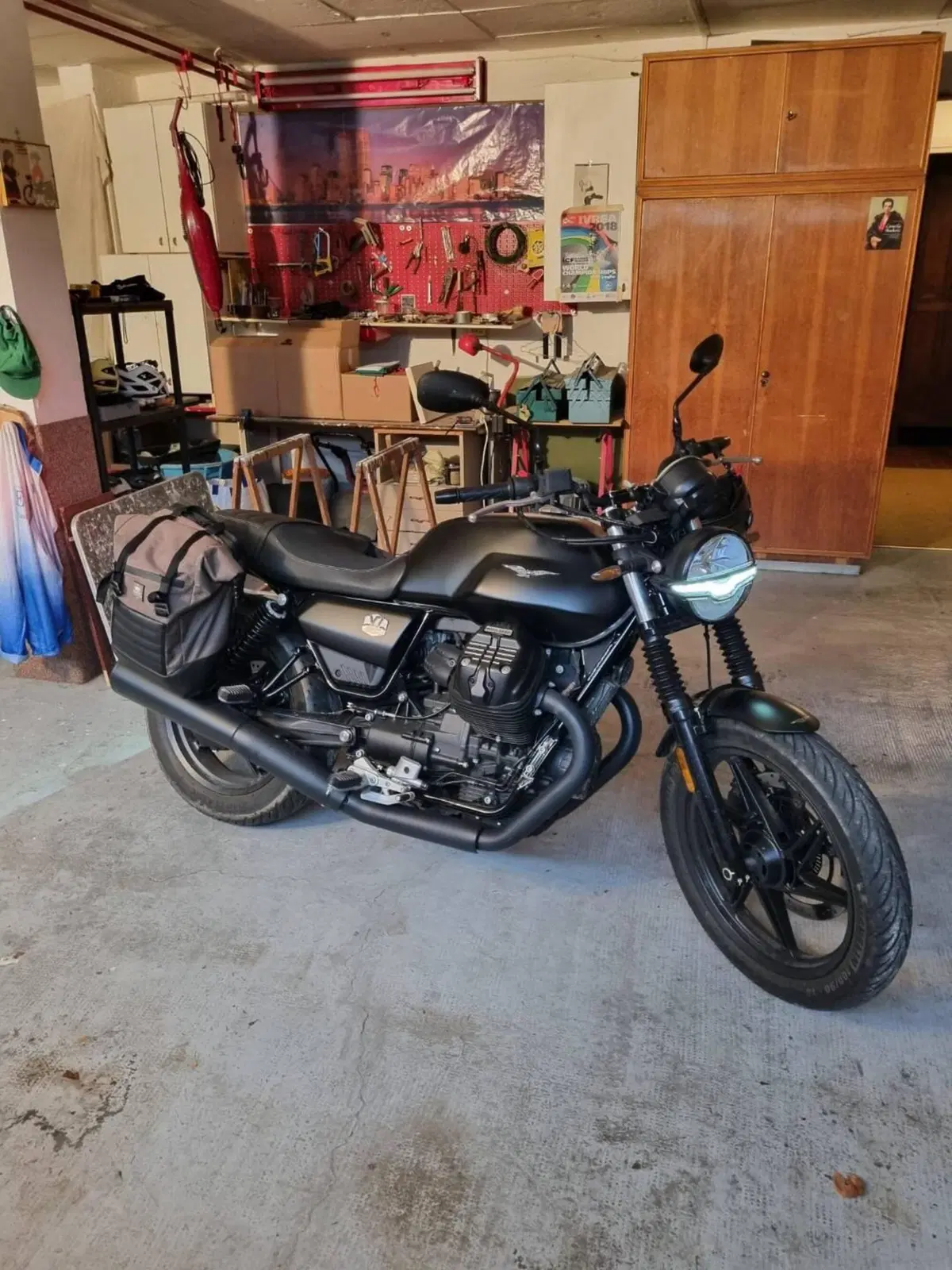 Moto Guzzi V7 Stone (2021 - 24) (2)