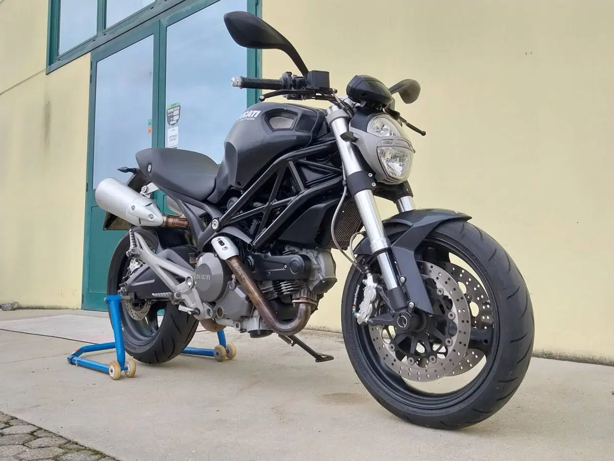 Ducati Monster 696 (2008 - 13) (2)