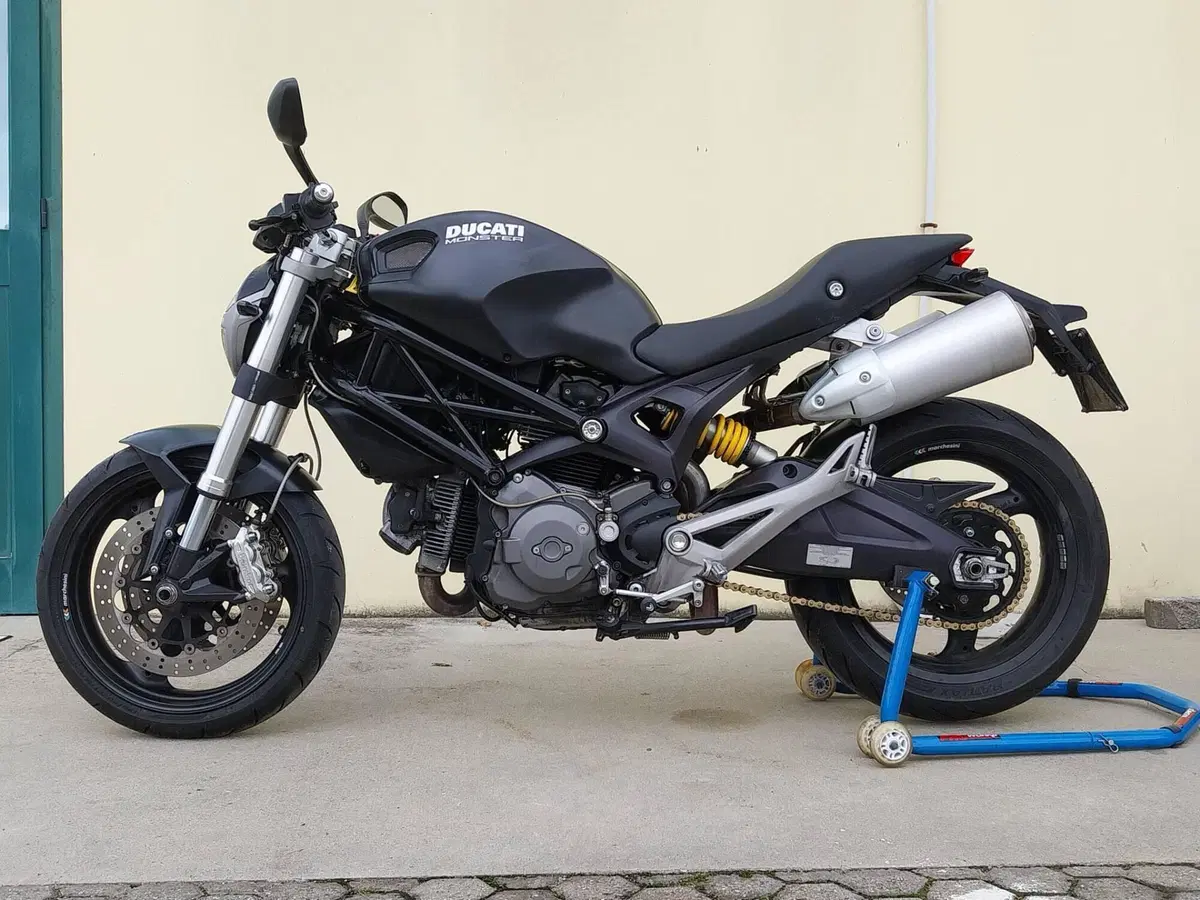 Ducati Monster 696 (2008 - 13) (6)