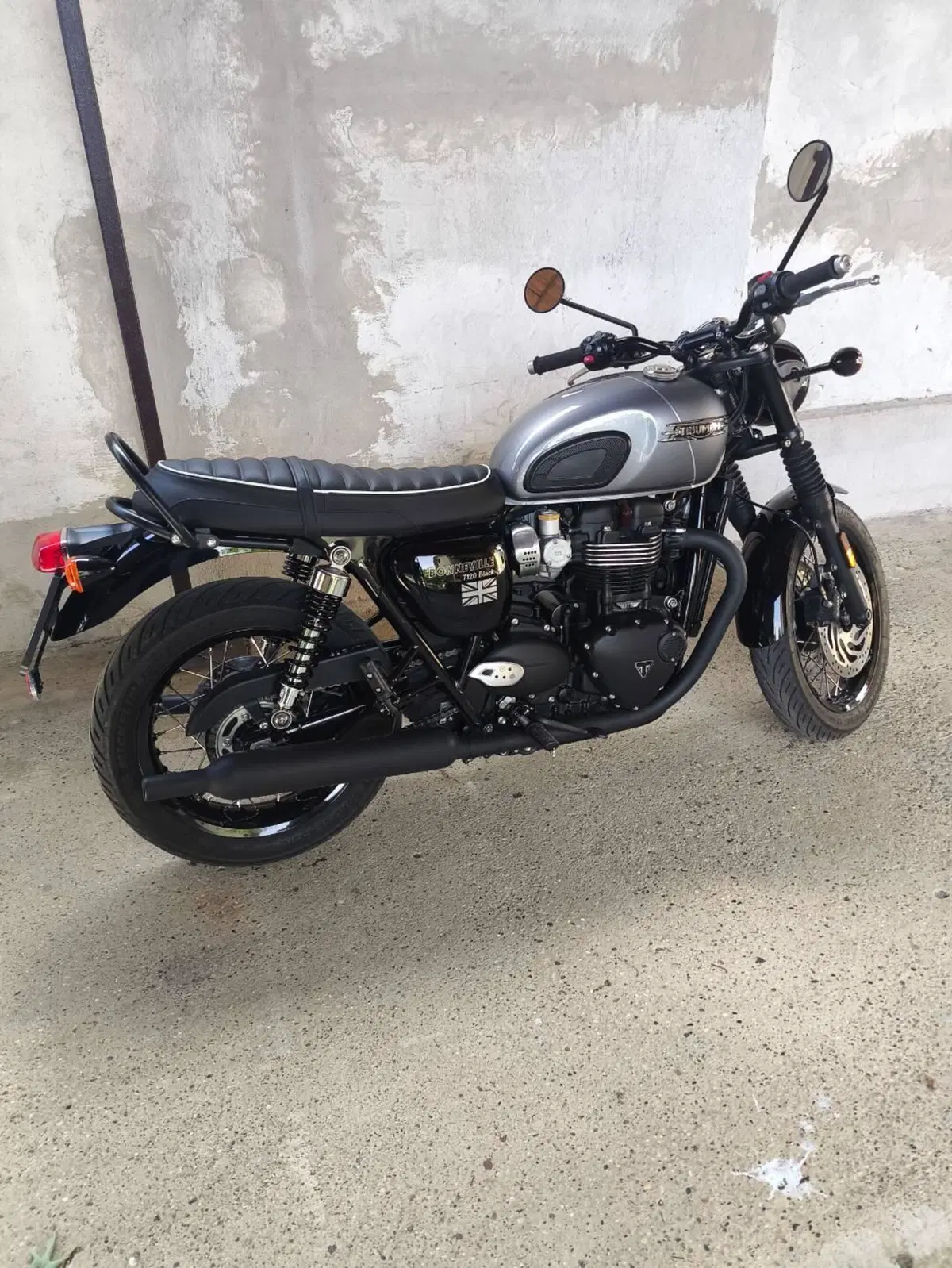Triumph Bonneville T120 Black (2021 - 25) (4)