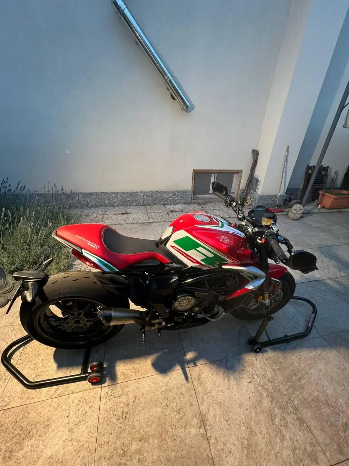 MV Agusta Dragster 800 RC SCS (2022 - 25) (3)