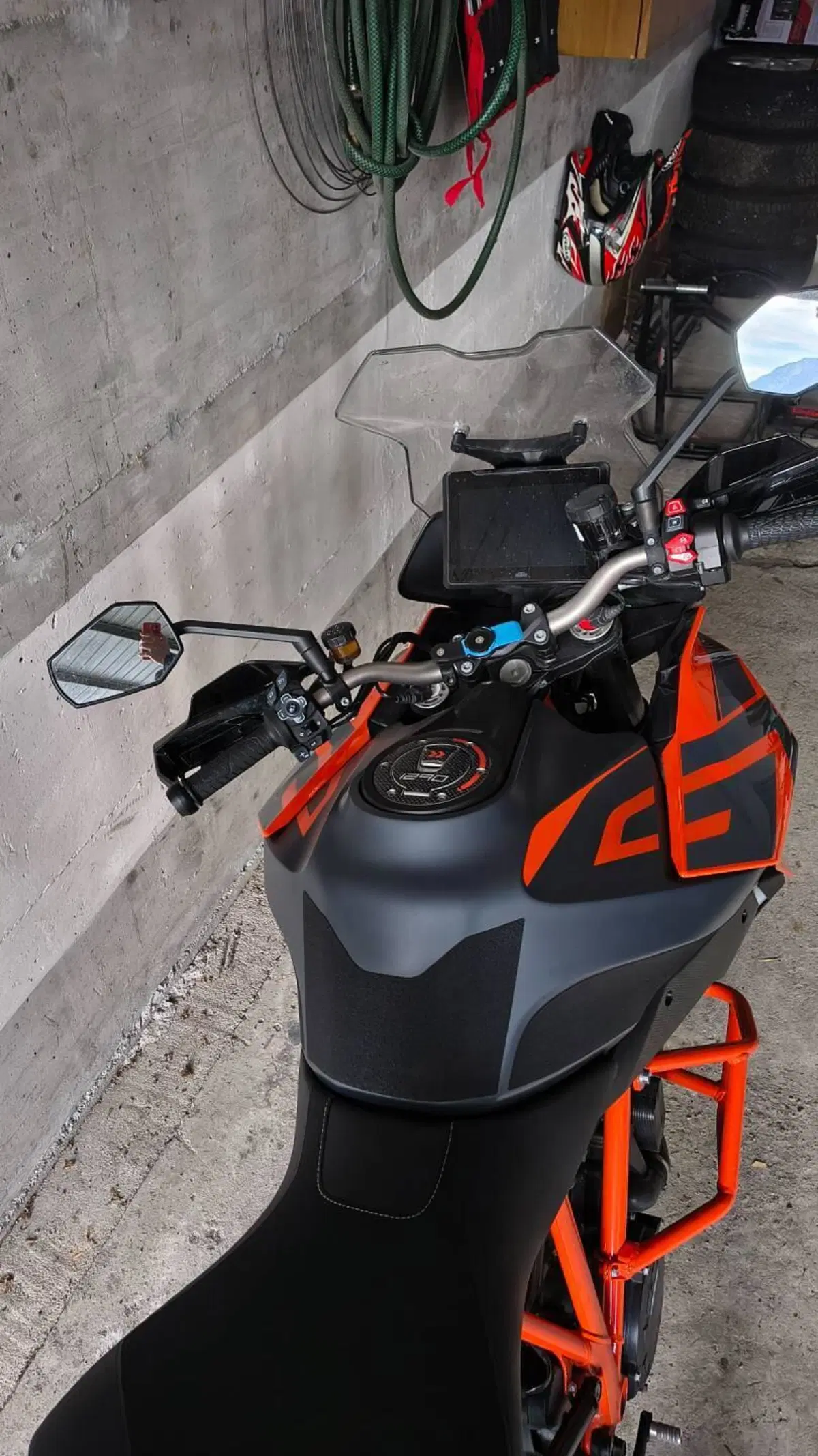 KTM 1290 Super Duke GT (2022 - 25) (4)