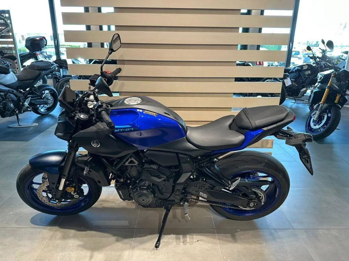 Yamaha MT-07 Y-AMT (2025 - 26) (2)