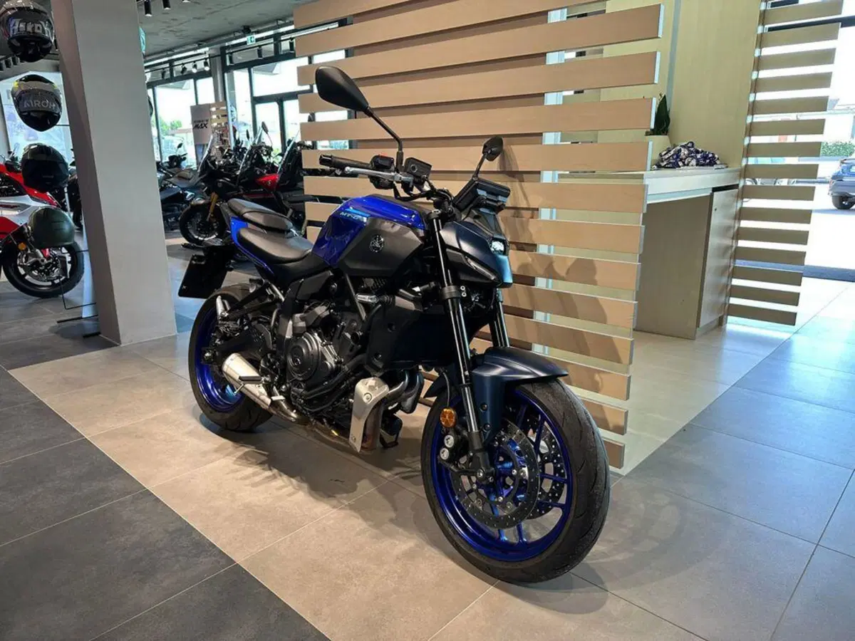 Yamaha MT-07 Y-AMT (2025 - 26) (6)