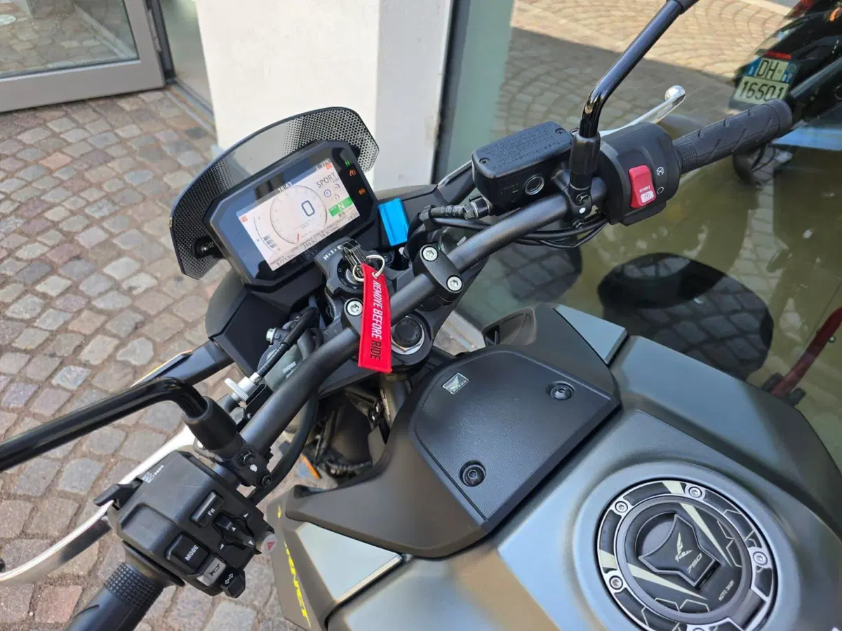 Honda CB 750 Hornet (2023 - 24) (7)