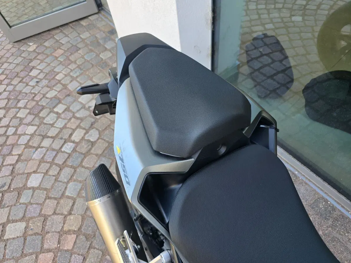 Honda CB 750 Hornet (2023 - 24) (10)