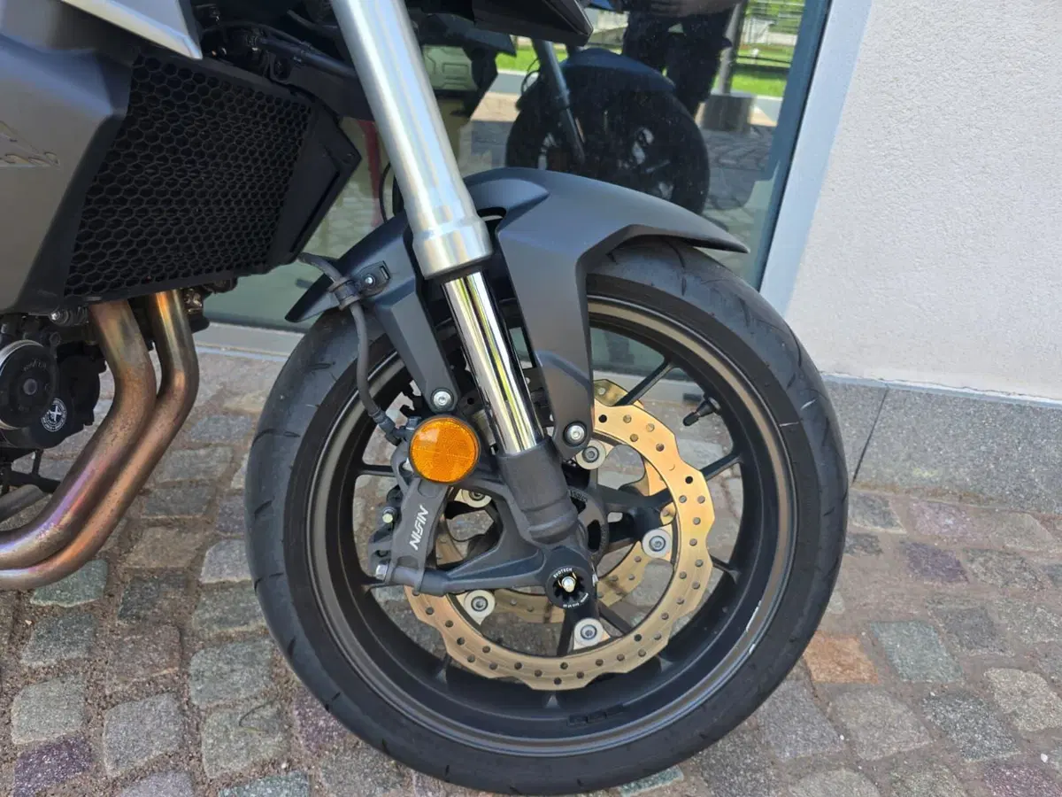 Honda CB 750 Hornet (2023 - 24) (11)