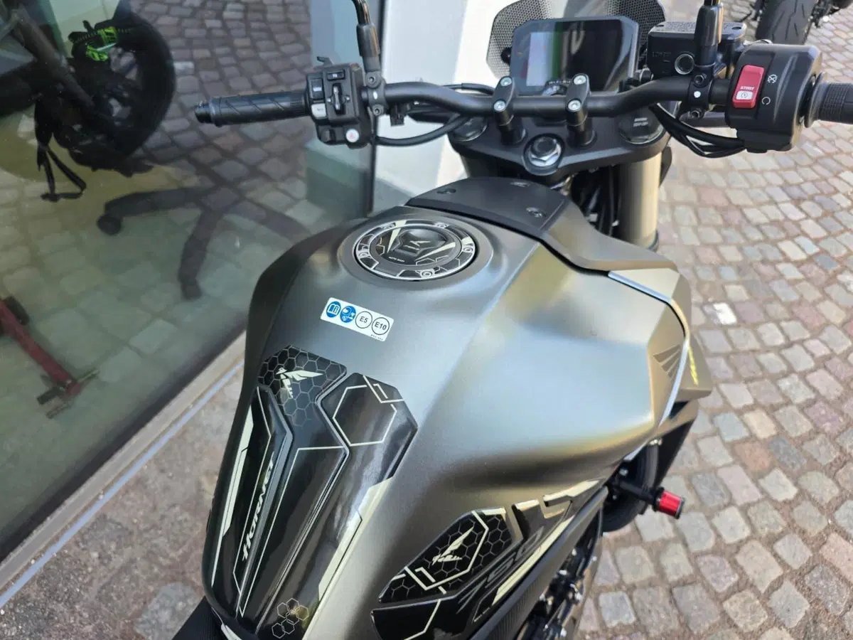Honda CB 750 Hornet (2023 - 24) (14)