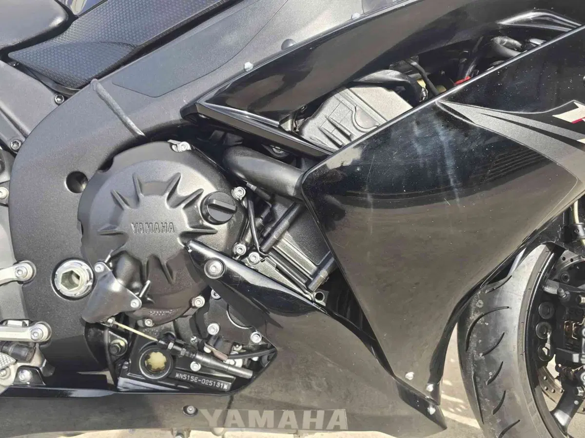 Yamaha YZF R1 (2007 - 08) (13)