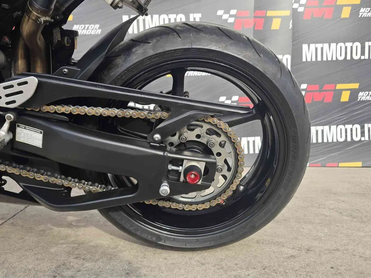 Yamaha YZF R1 (2007 - 08) (30)