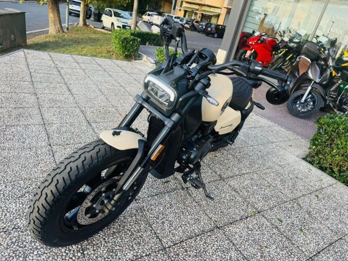 Benelli Leoncino 400 Bobber (2026) (6)