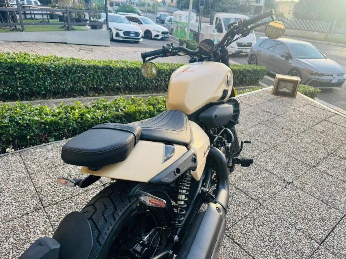 Benelli Leoncino 400 Bobber (2026) (12)