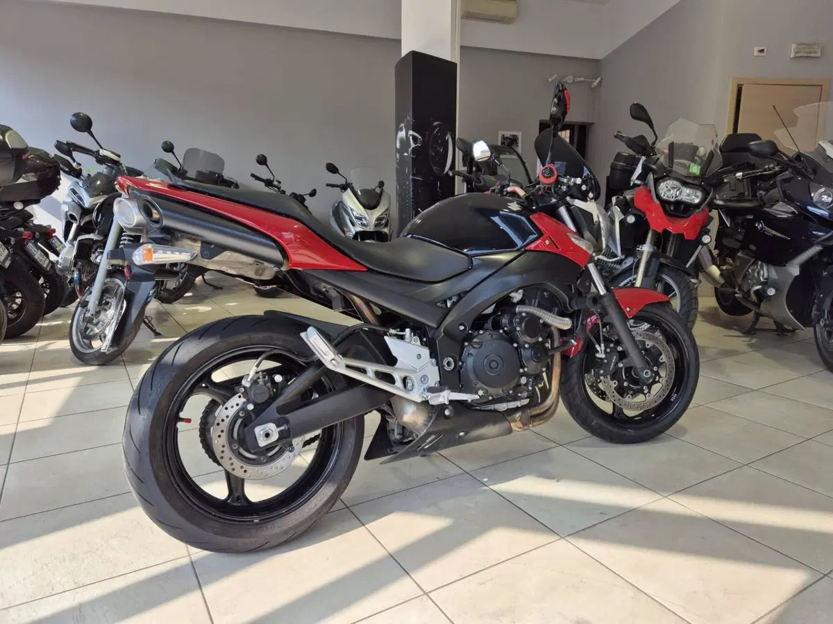 Suzuki GSR 600 (2006 - 11) (3)