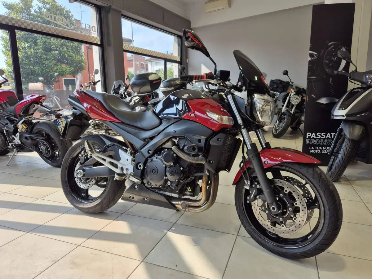 Suzuki GSR 600 (2006 - 11) (2)