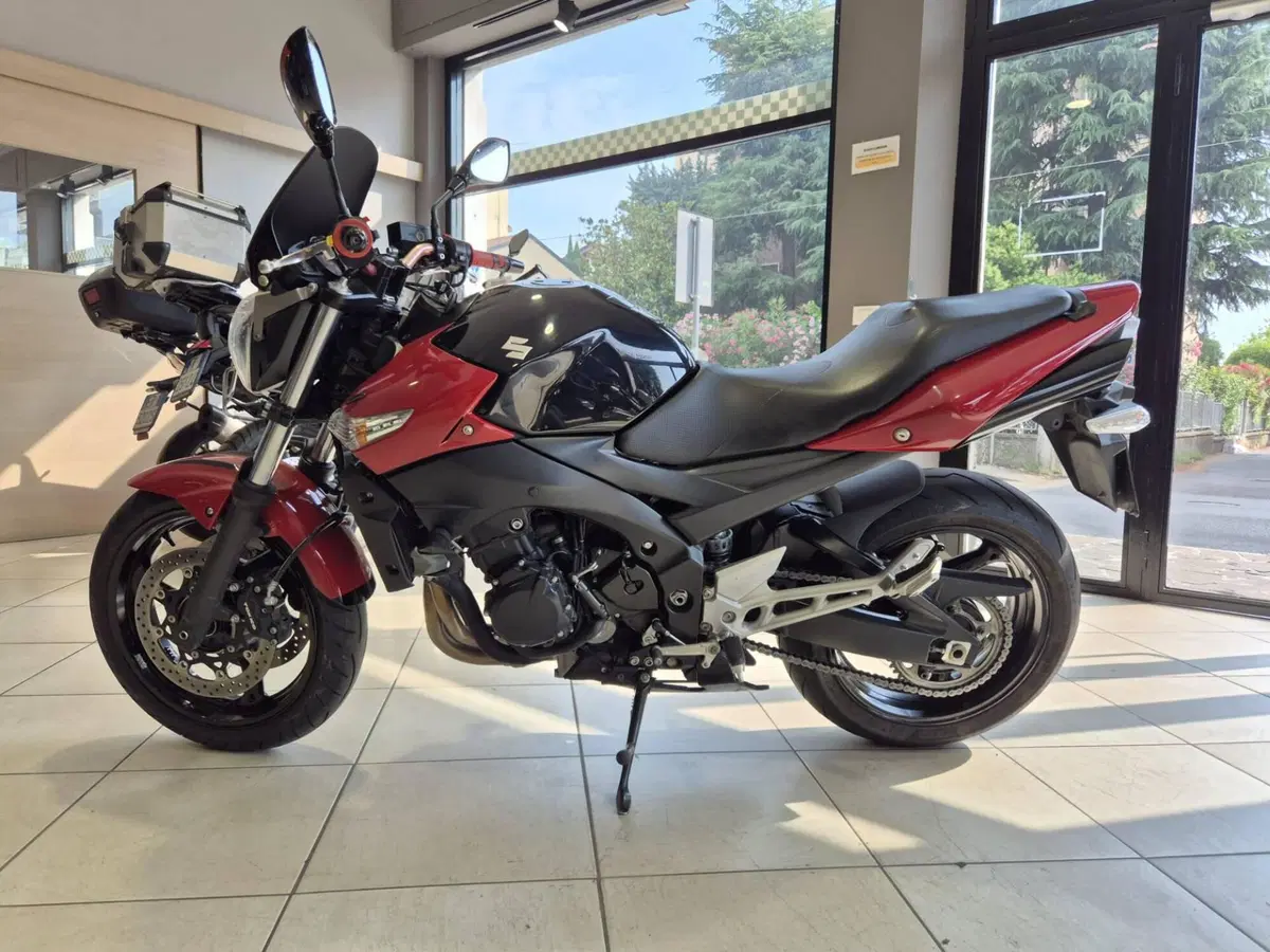Suzuki GSR 600 (2006 - 11) (5)
