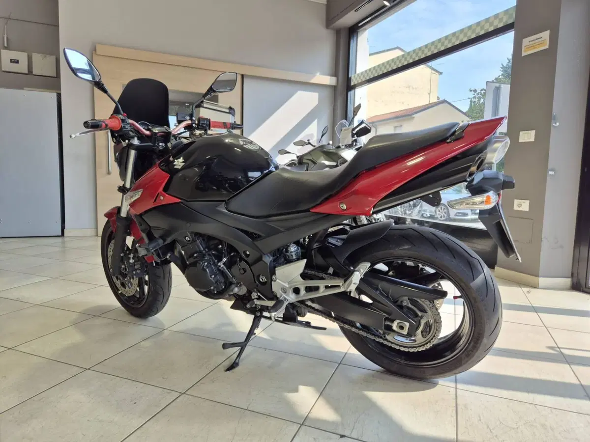 Suzuki GSR 600 (2006 - 11) (7)