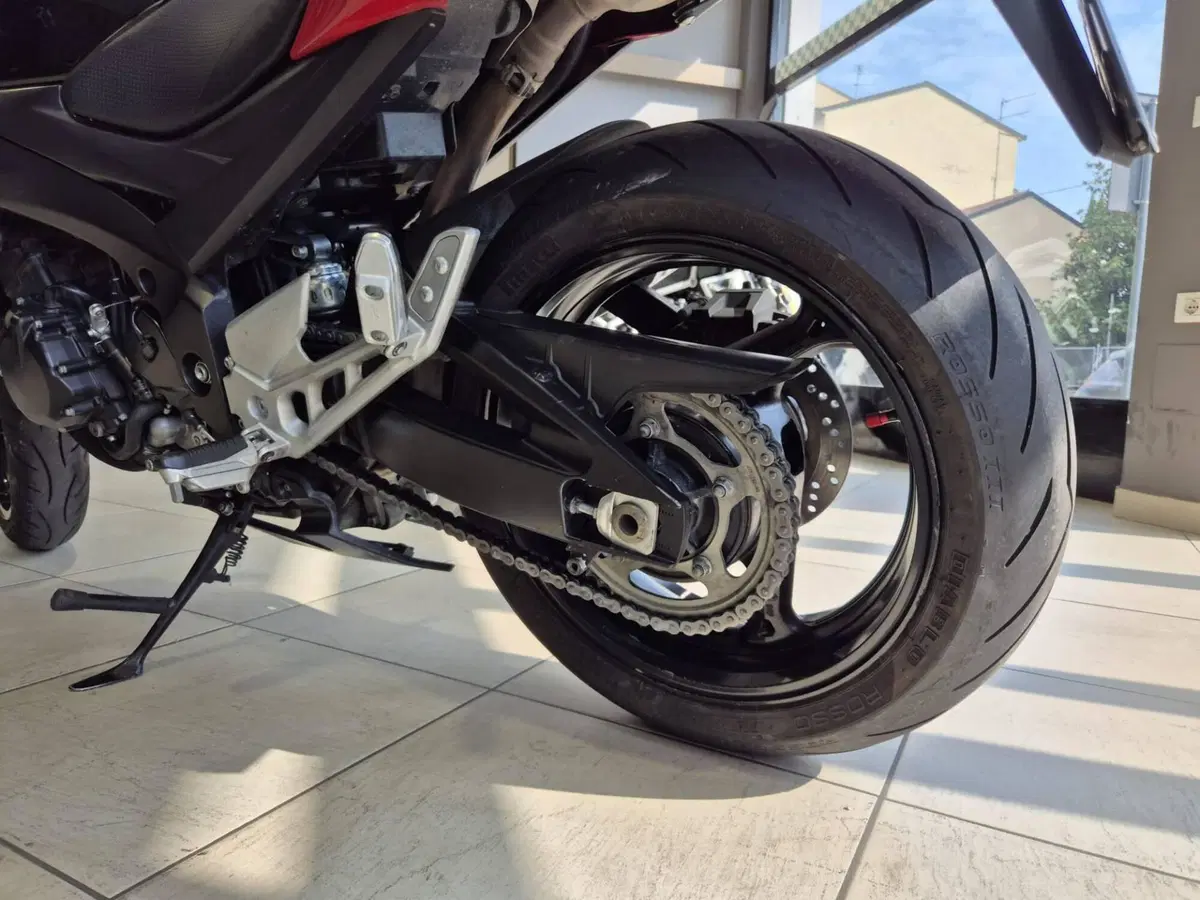 Suzuki GSR 600 (2006 - 11) (11)