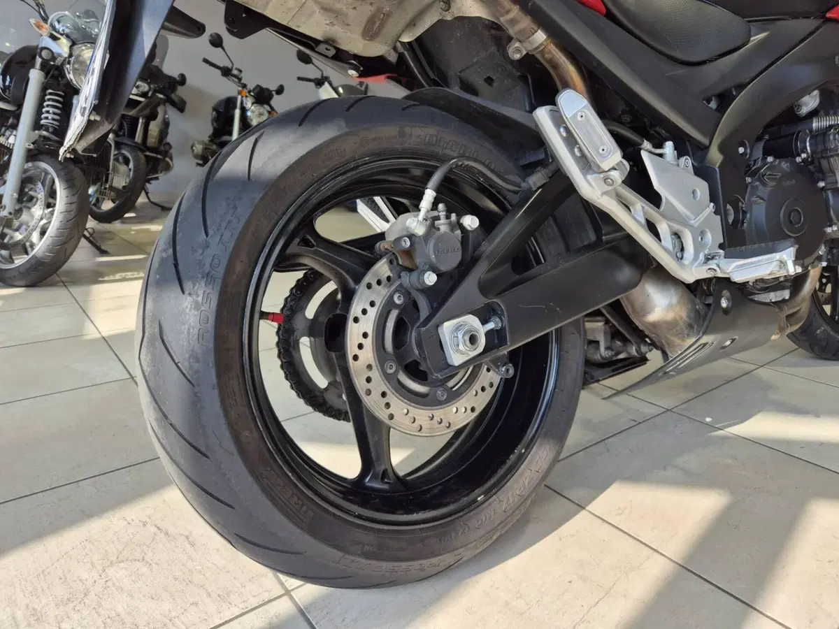 Suzuki GSR 600 (2006 - 11) (14)