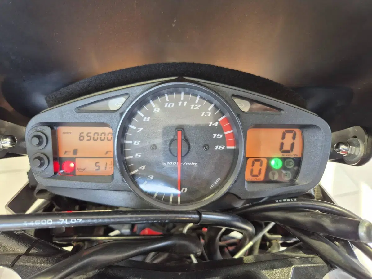 Suzuki GSR 600 (2006 - 11) (4)