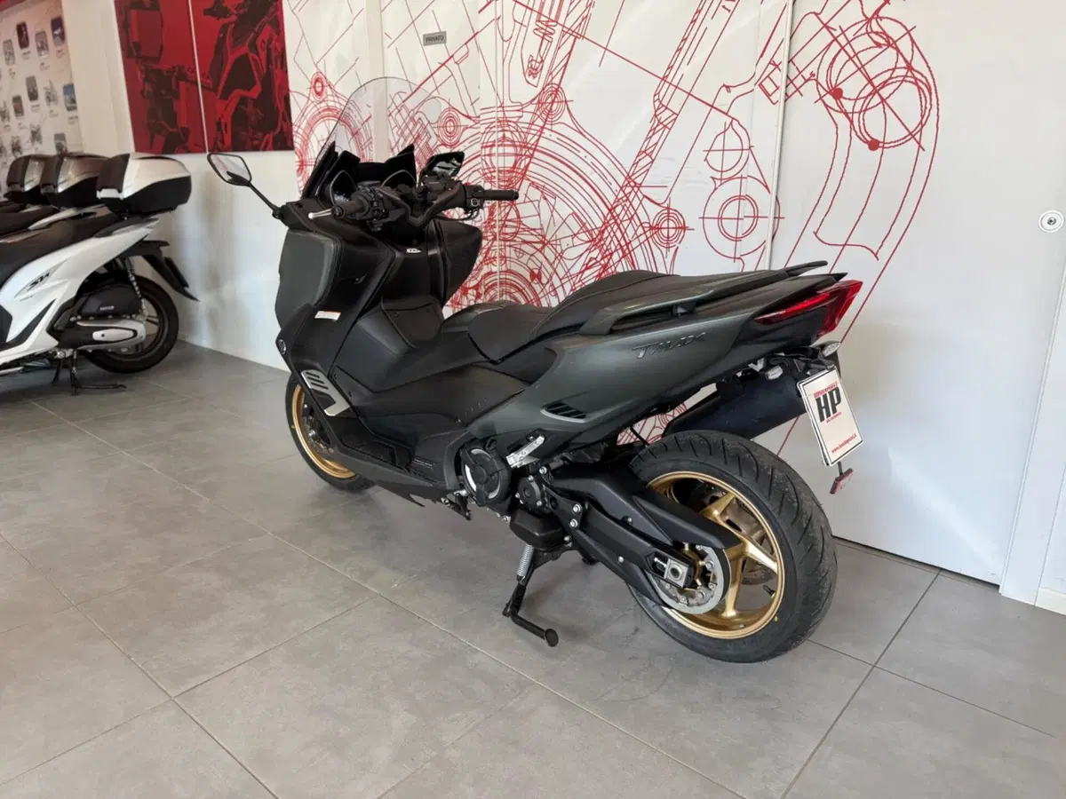 Yamaha T-Max 560 Tech Max (2021) (6)