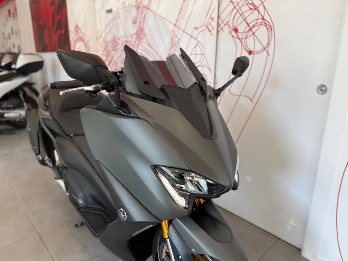 Yamaha T-Max 560 Tech Max (2021) (10)