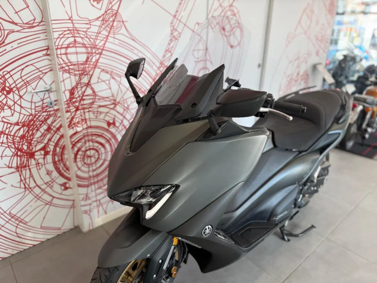 Yamaha T-Max 560 Tech Max (2021) (15)