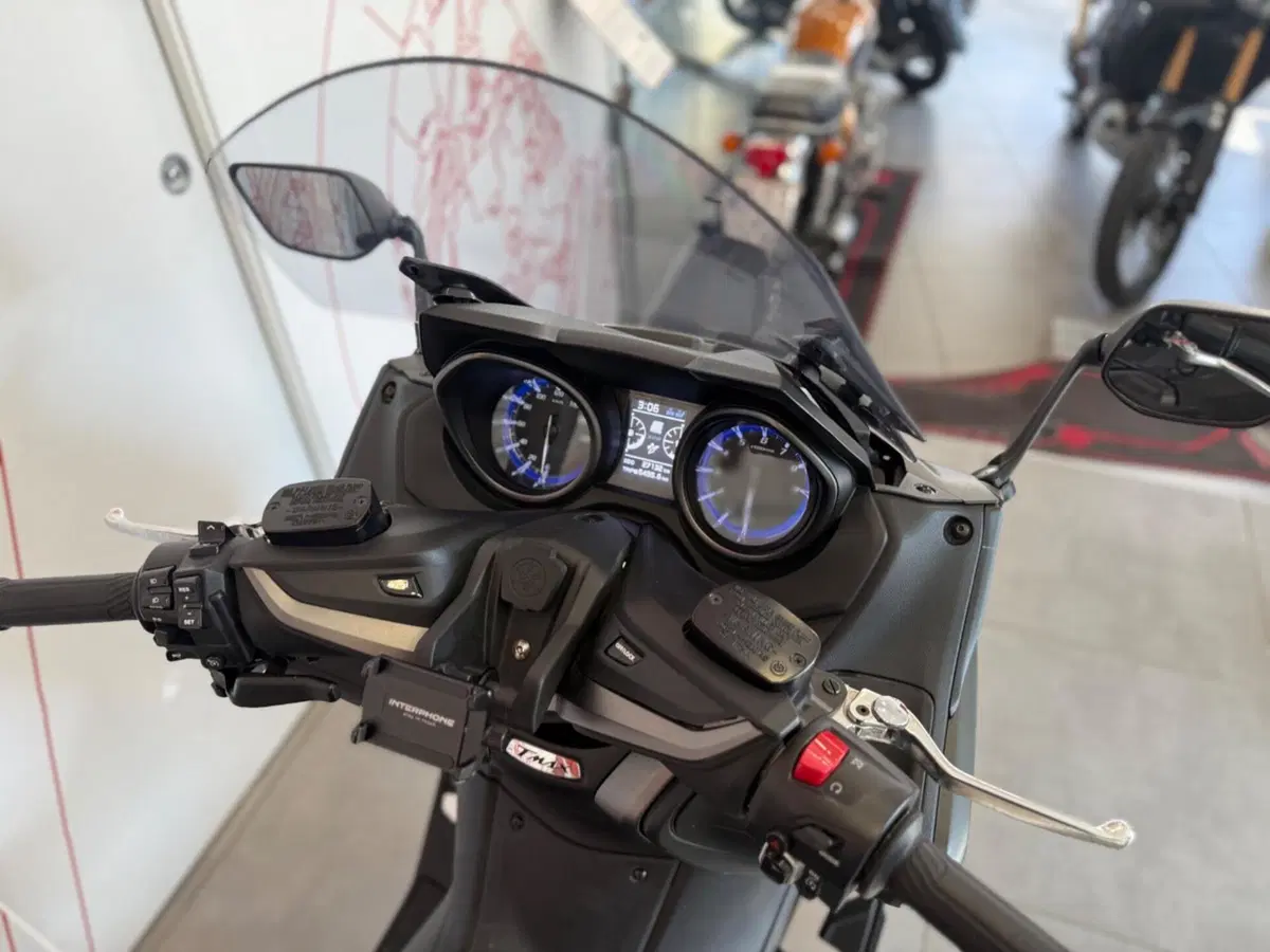 Yamaha T-Max 560 Tech Max (2021) (8)
