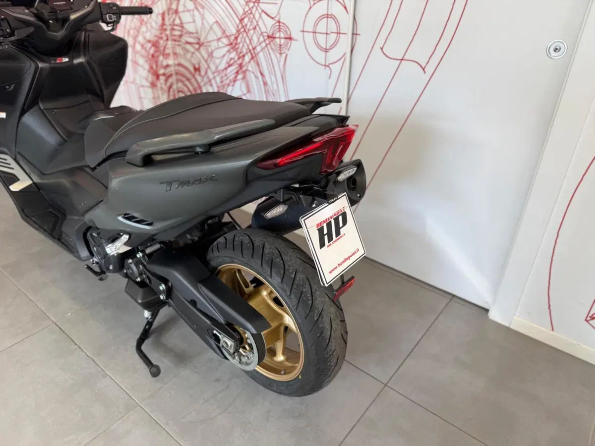 Yamaha T-Max 560 Tech Max (2021) (17)