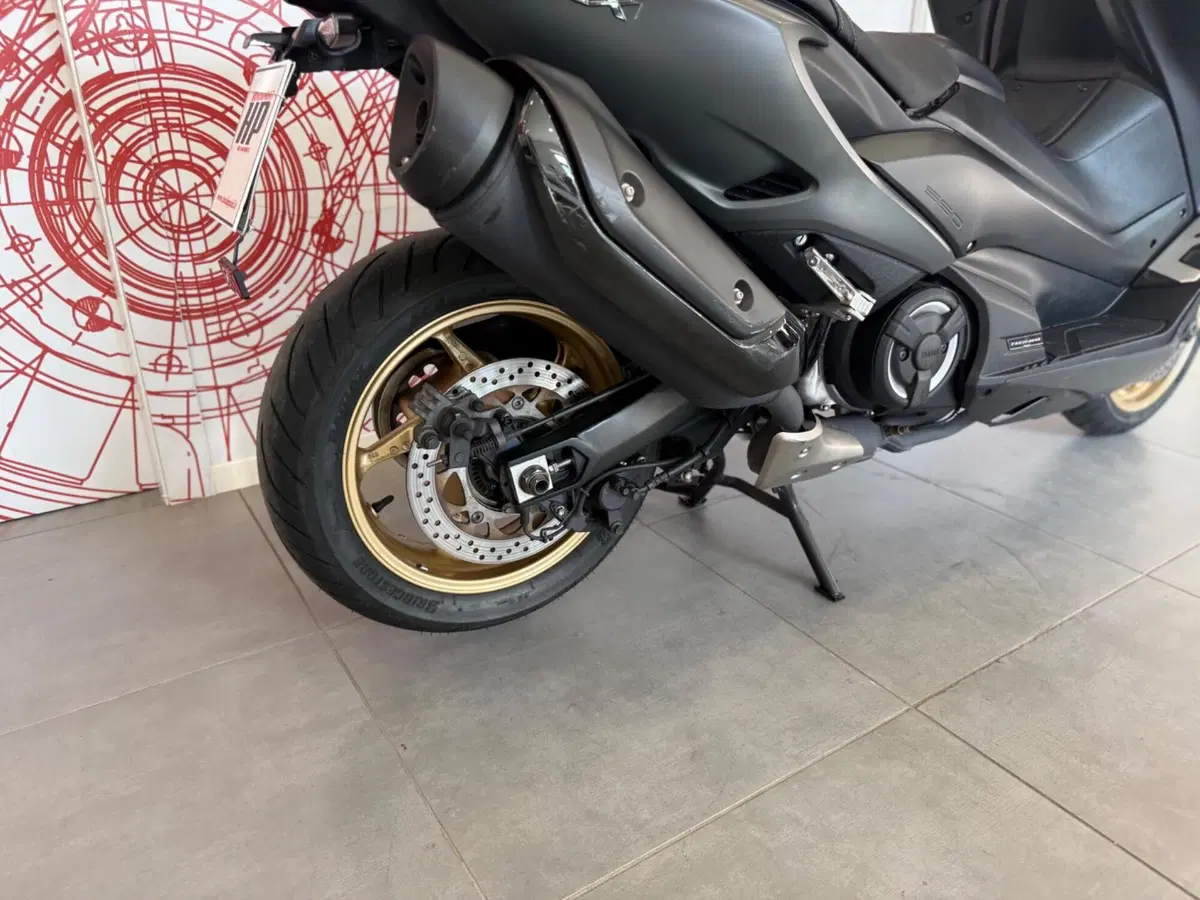Yamaha T-Max 560 Tech Max (2021) (12)