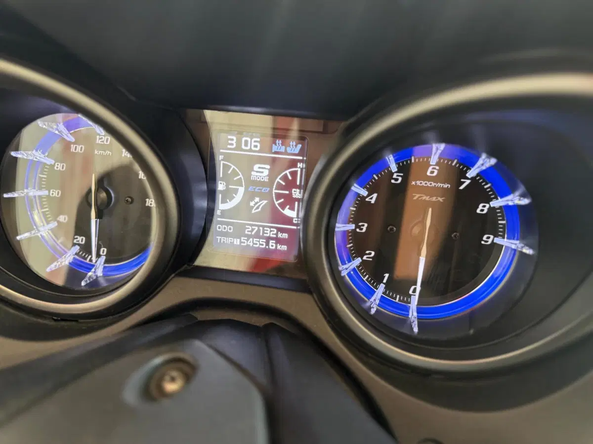 Yamaha T-Max 560 Tech Max (2021) (7)