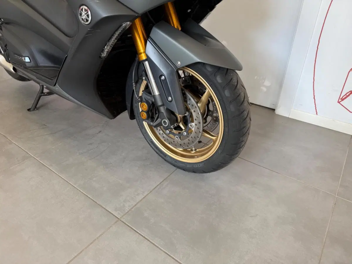 Yamaha T-Max 560 Tech Max (2021) (9)