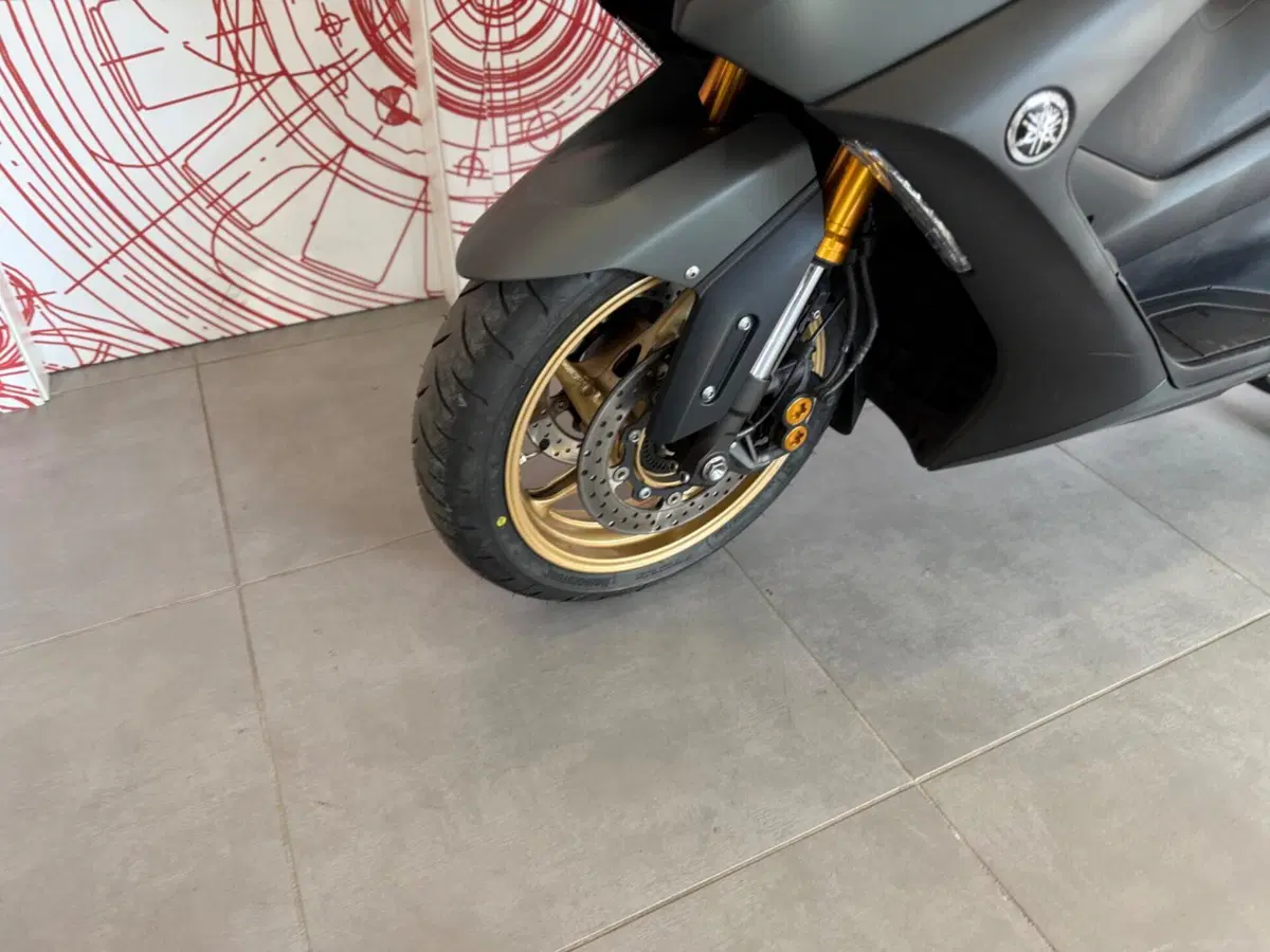 Yamaha T-Max 560 Tech Max (2021) (14)