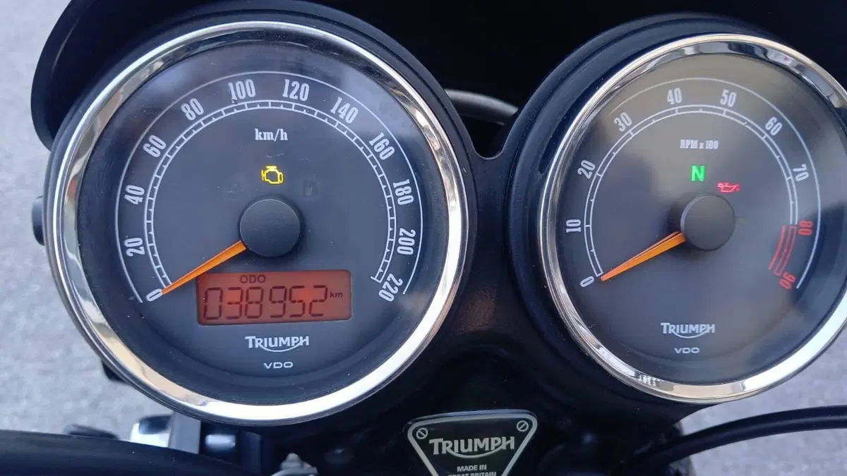 Triumph Bonneville T100 (2008 - 16) (3)