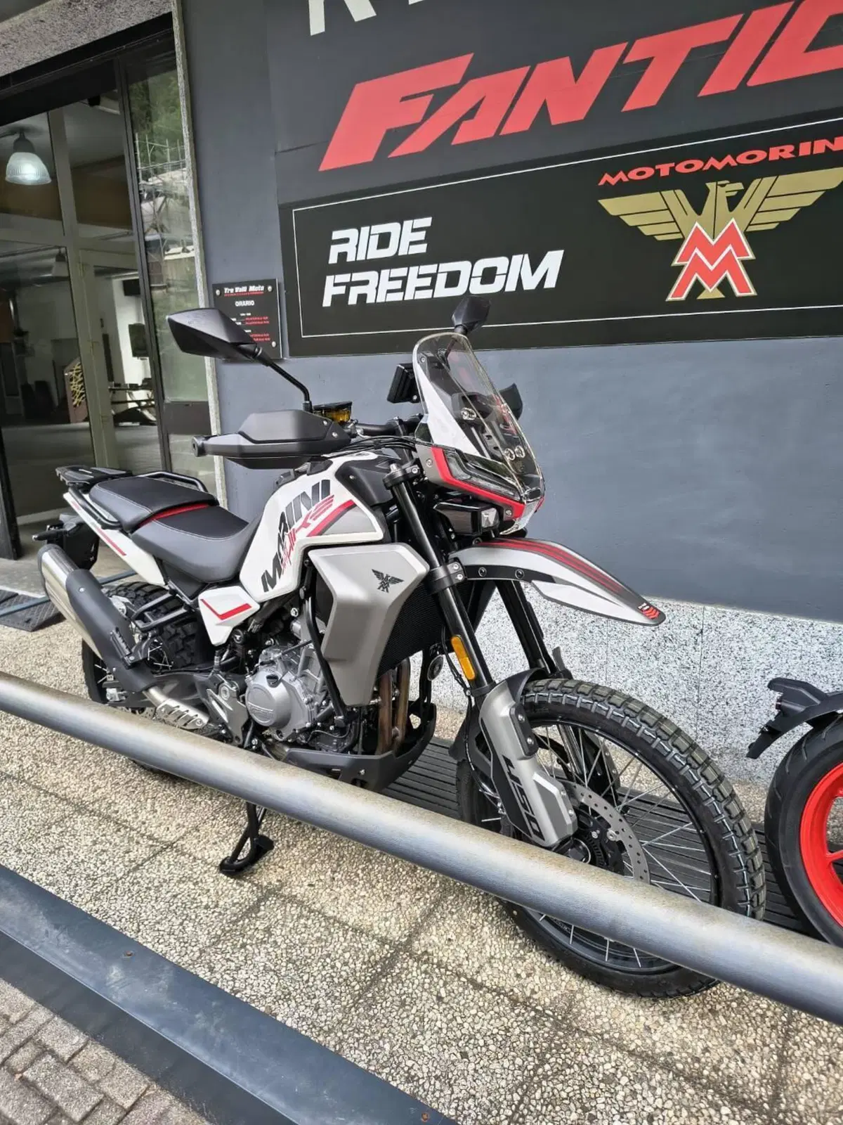 Moto Morini Allthrike 450 (2025 - 26) (2)