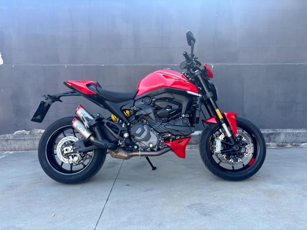 Ducati Monster 937 + (2021 - 25)