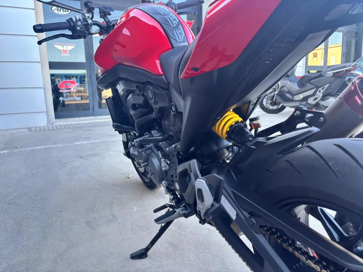 Ducati Monster 937 + (2021 - 25) (6)