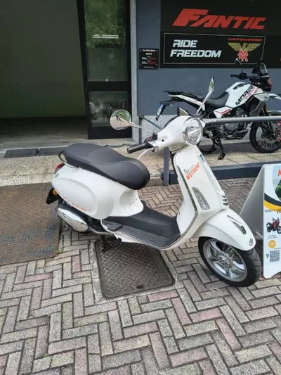 Vespa Primavera 125 (2024 - 25) usata