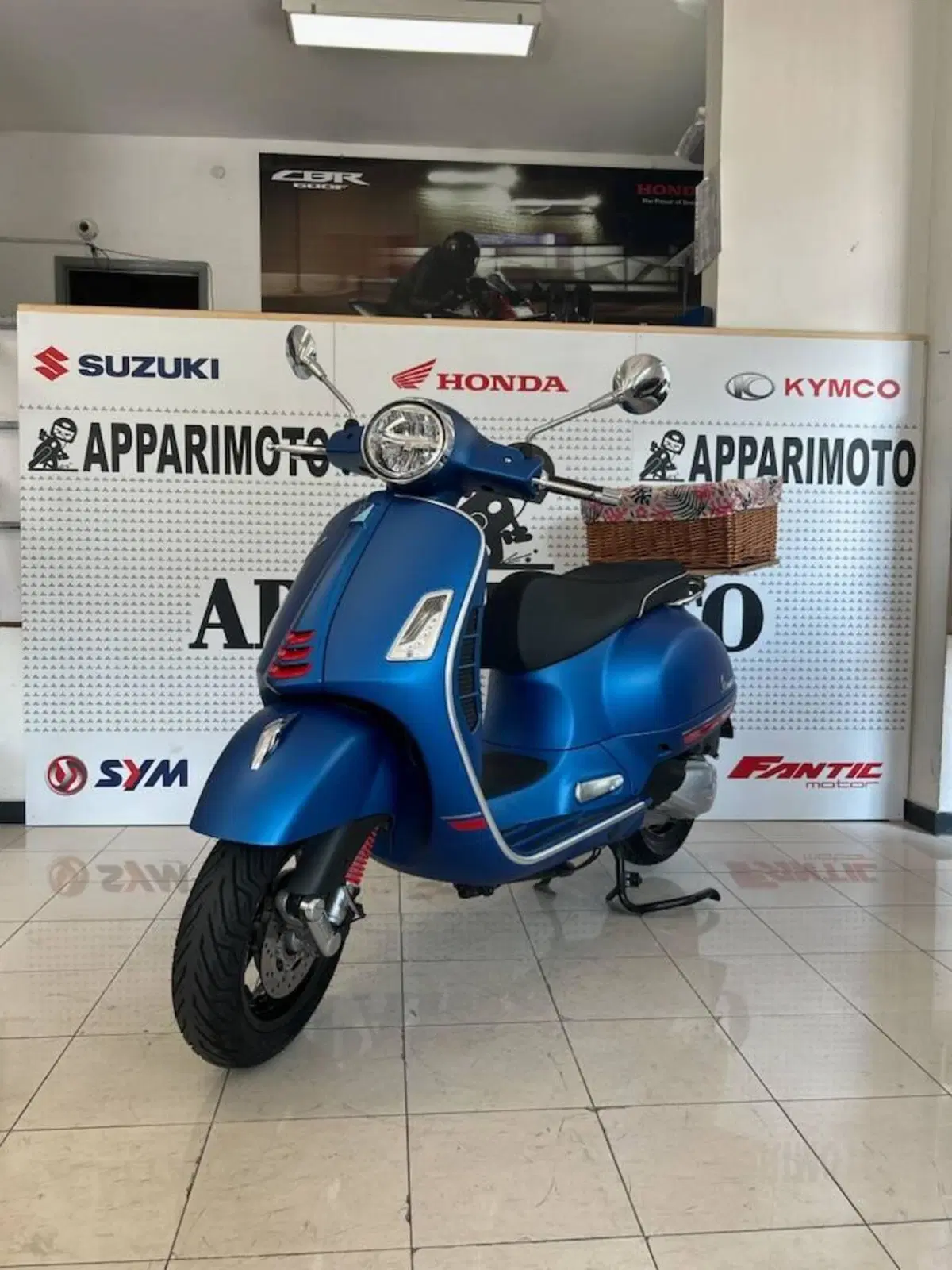 Vespa GTS 300 Super (2023 - 24) (2)