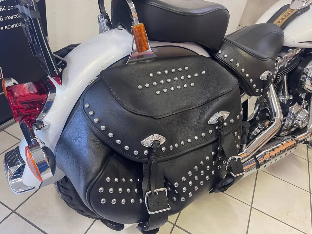 Harley-Davidson 1584 Heritage Classic (2008 - 10) - FLSTC (13)