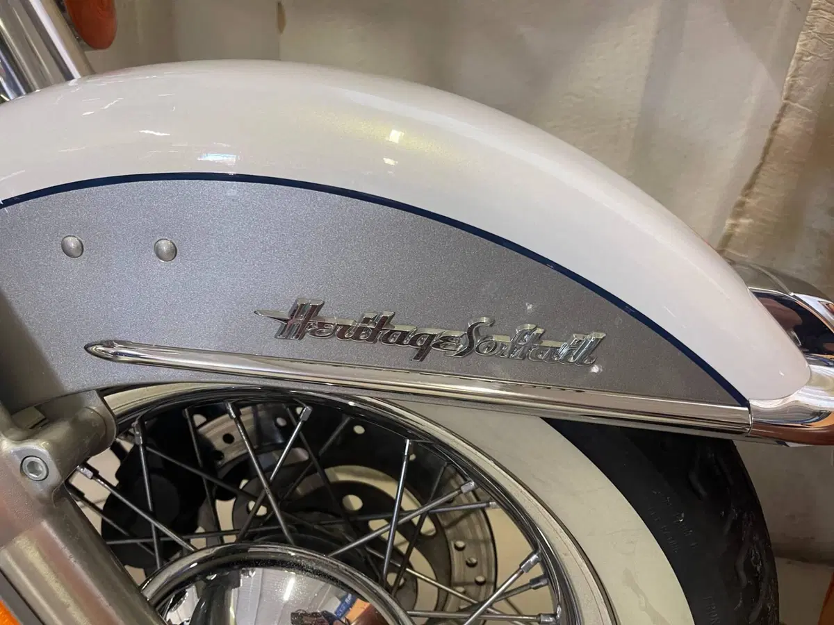 Harley-Davidson 1584 Heritage Classic (2008 - 10) - FLSTC (18)