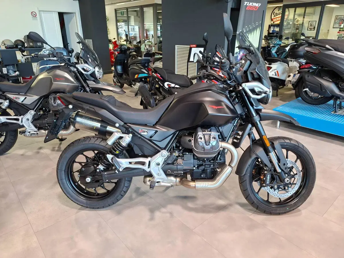 Moto Guzzi V85 Strada (2024 - 26)